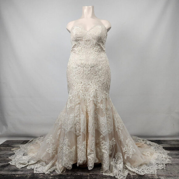 Allure Bridals Dresses & Skirts - Allure Bridals 9407 Ivory Lace Mermaid Wedding Gown Size 1x-2x